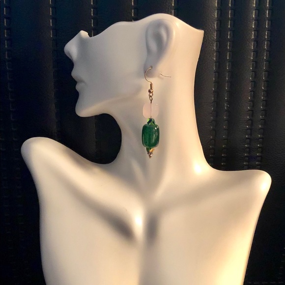 Handmade Alpha Kappa Alpha Dangle Earrings New - Picture 2 of 2